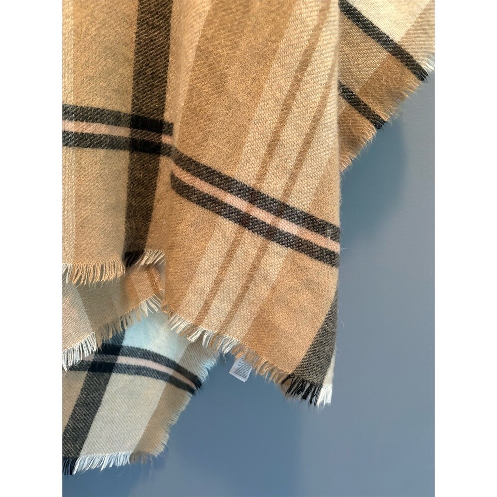 Old Navy Shawl Wrap Womens One Size Beige Plaid Fringe Open Front Soft - Picture 2 of 6